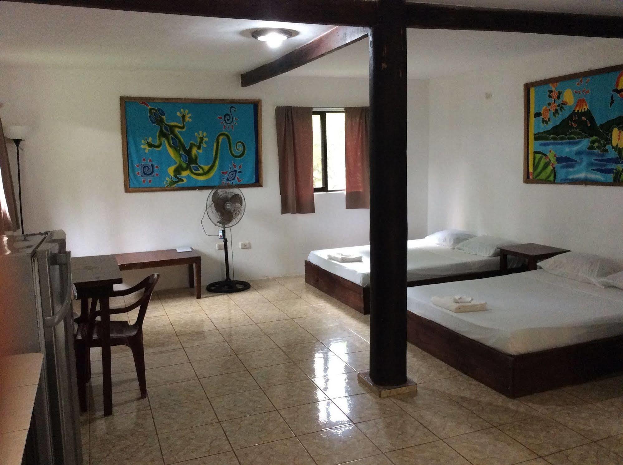 Be My Guest Cabinas Puerto Viejo de Talamanca Exterior foto